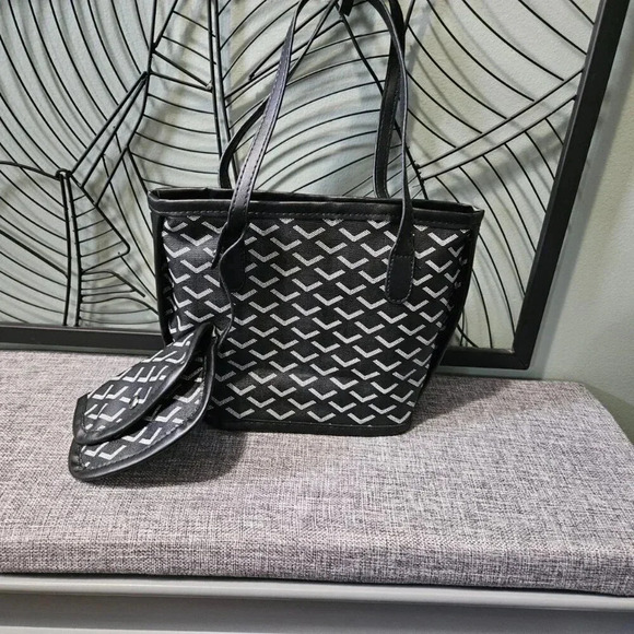 Fashion Black and  Whit Mini Tote Bag with Removable Pouch - Super Cute! - Picture 2 of 12